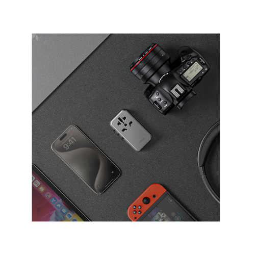 محول سفر Energea TravelWorld بثلاثة منافذ USB-C PD ومنفذ USB-A GaN 100W - Gunmetal